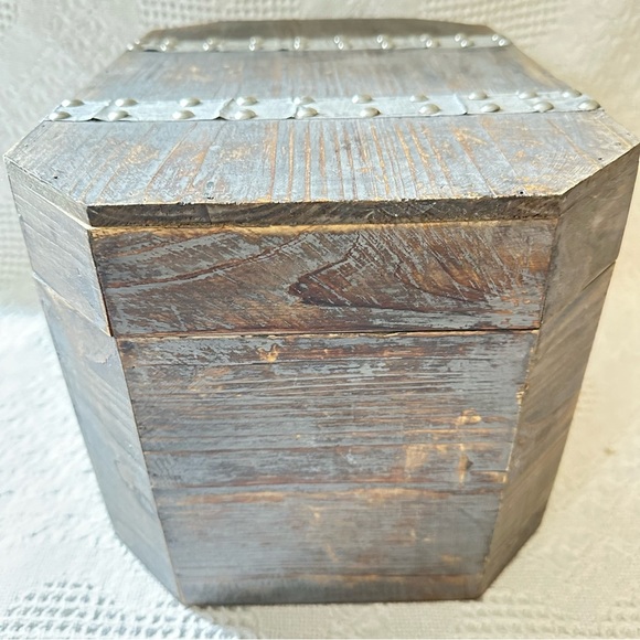 Faux Weathered Wood Storage Chest Trunk With Metal Studs And Buckle Closure - Picture 5 of 11